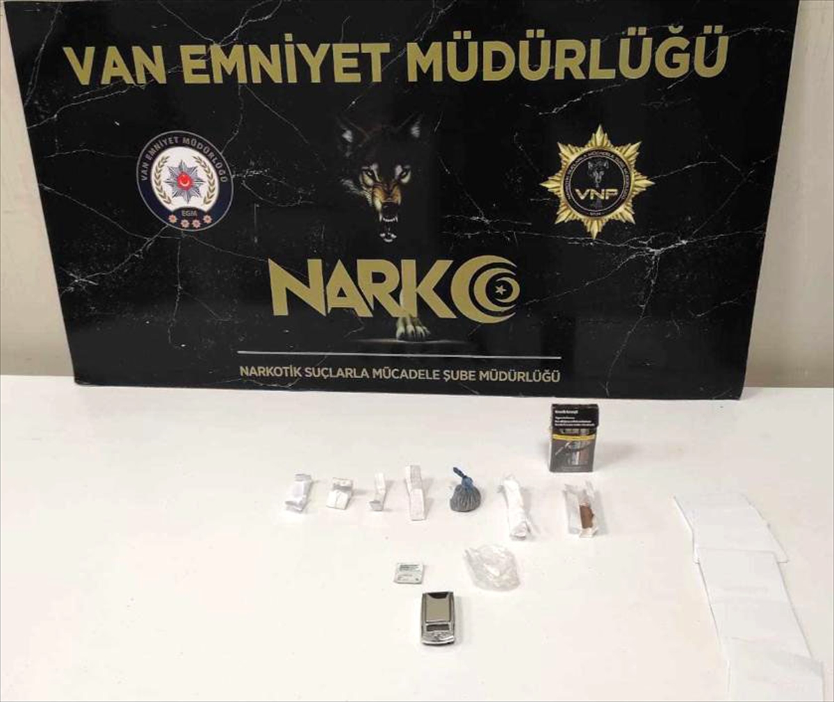 Van’da uyuşturucu satıcılarına yönelik operasyonlarda 13 zanlı yakalandı