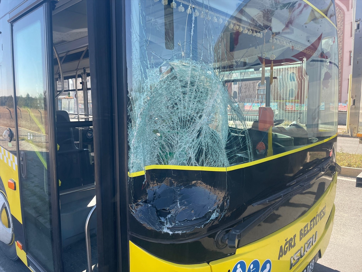 Ağrı’da halk otobüsünün çarptığı 2 kadın hayatını kaybetti