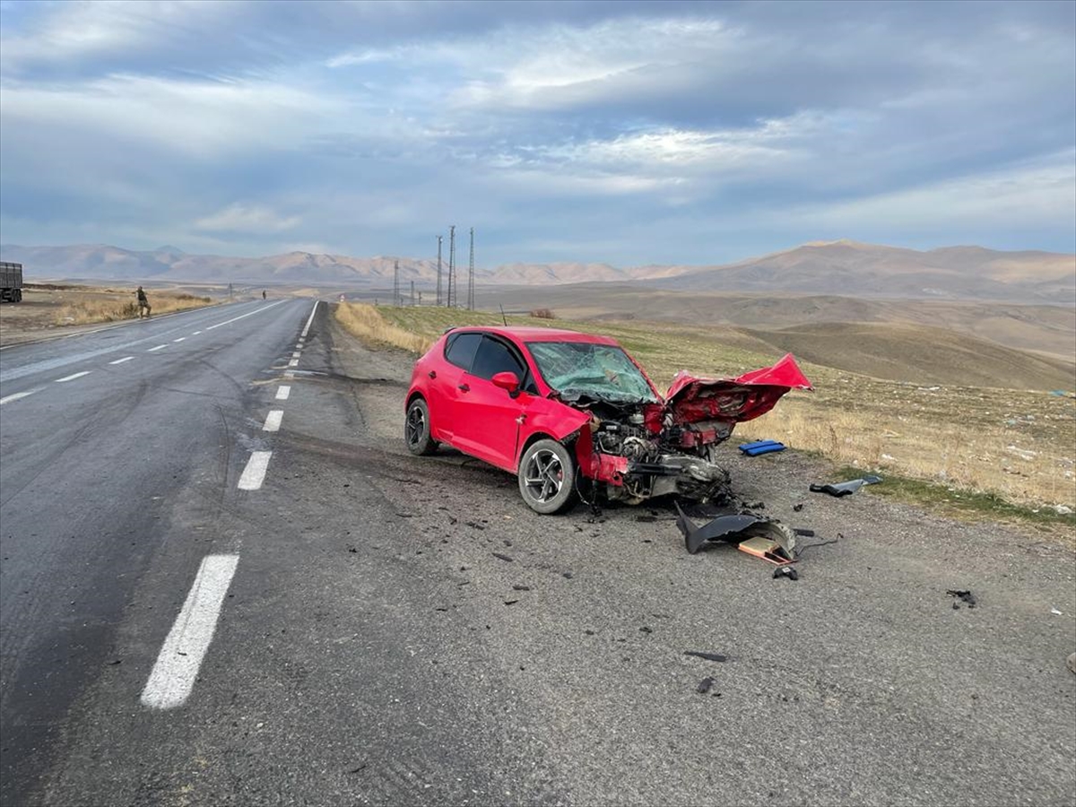 Ağrı’da otomobil ile tırın çarpıştığı kazada 1 kişi öldü