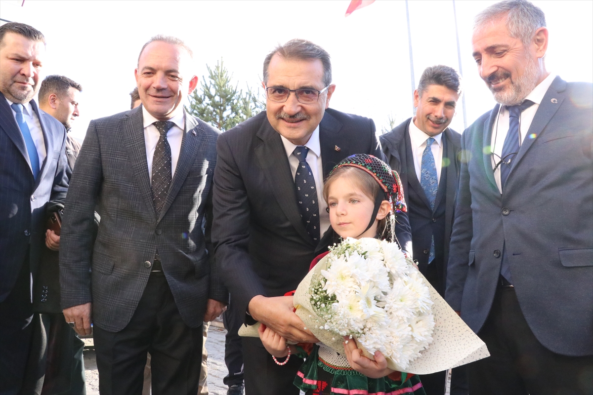 Enerji ve Tabii Kaynaklar Bakanı Dönmez Ardahan’da bazı ziyaretlerde bulundu
