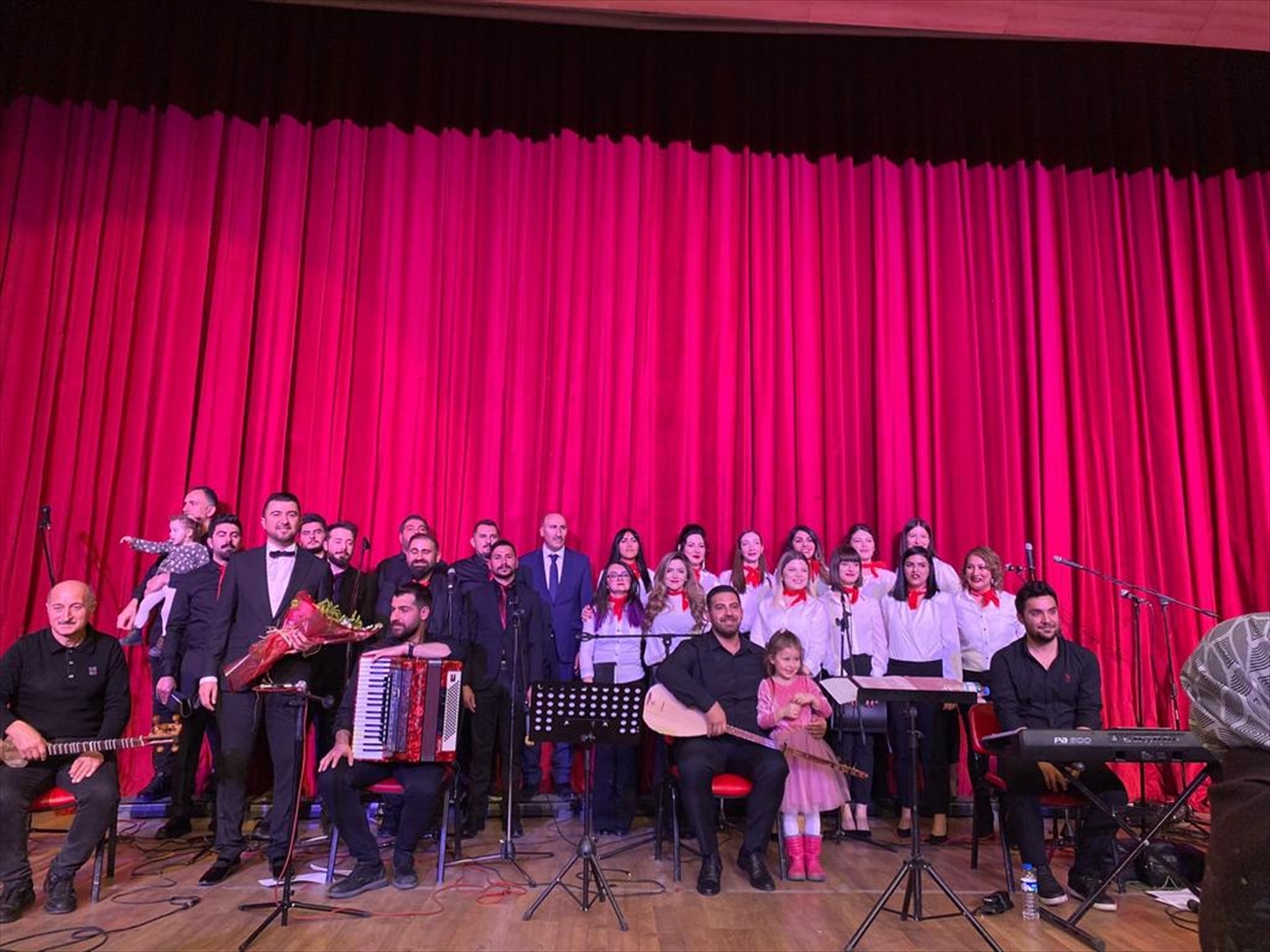 Kars’ta “öğretmenler korosu” konser verdi