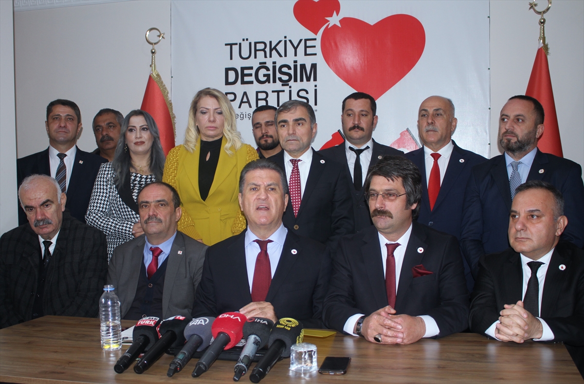 TDP Genel Başkanı Sarıgül Van’da basın toplantısı düzenledi: