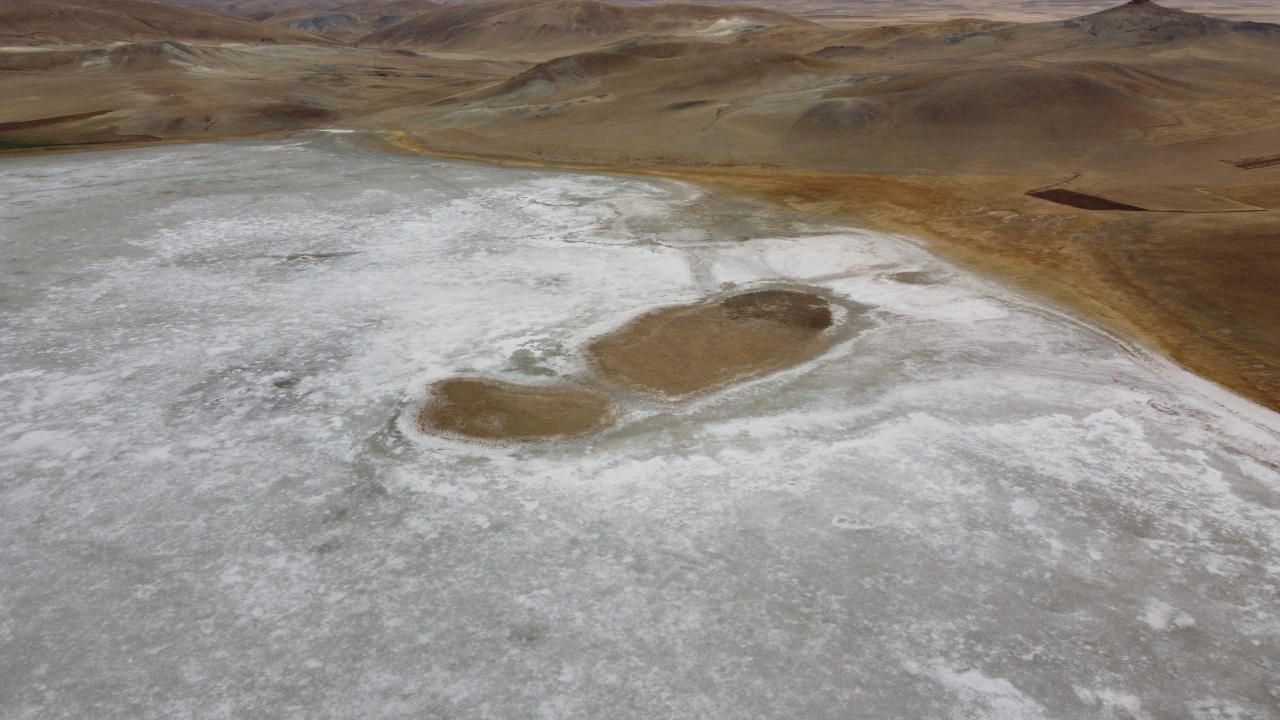 Van’daki Tuz Gölü kuraklık ve aşırı buharlaşma nedeniyle yeniden kurudu