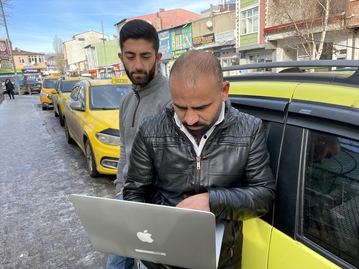 Ardahanlı taksiciler AA’nın “Yılın Fotoğrafları” oylamasına katıldı