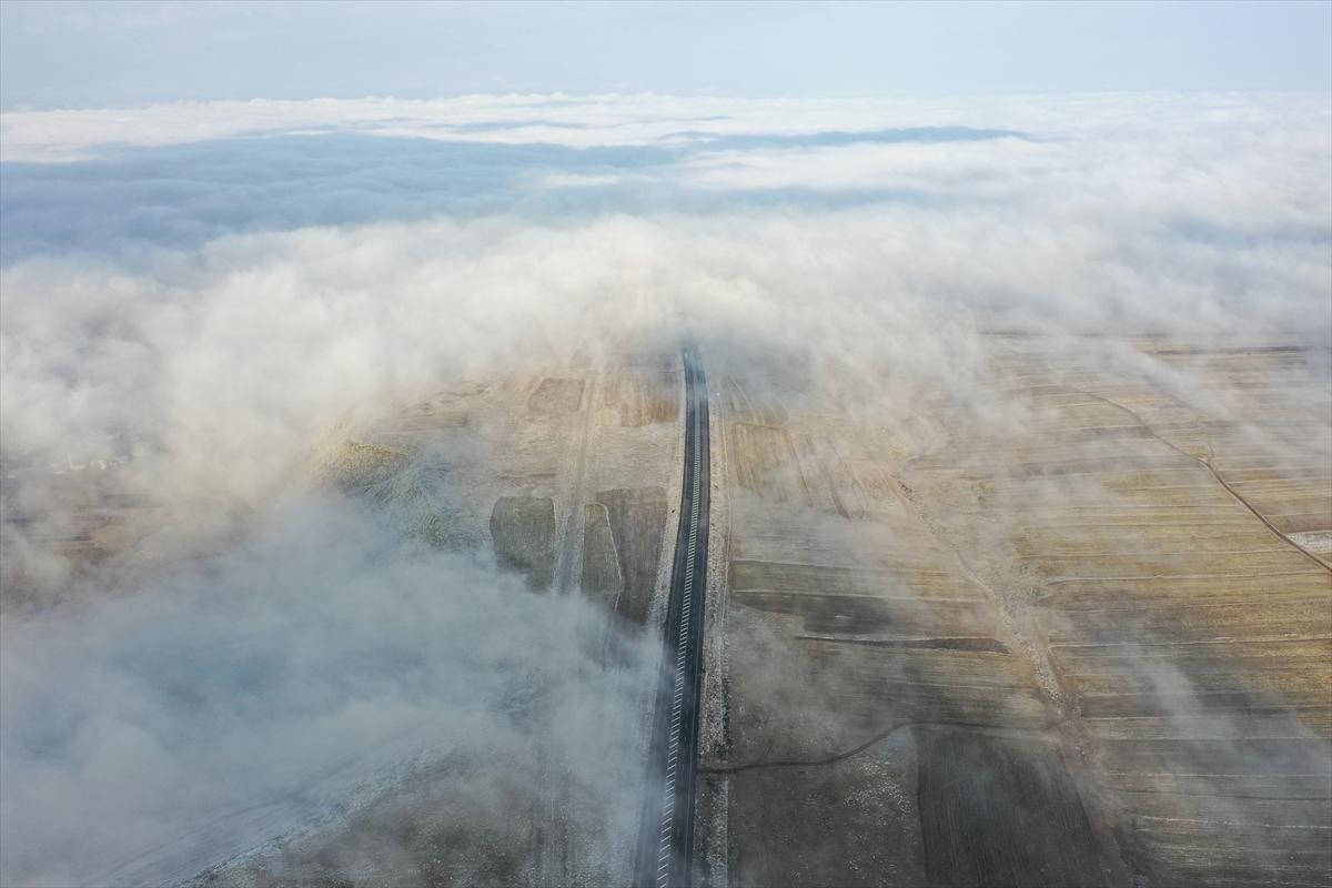 Kars Ovası’nda oluşan sis bulutu havadan görüntülendi