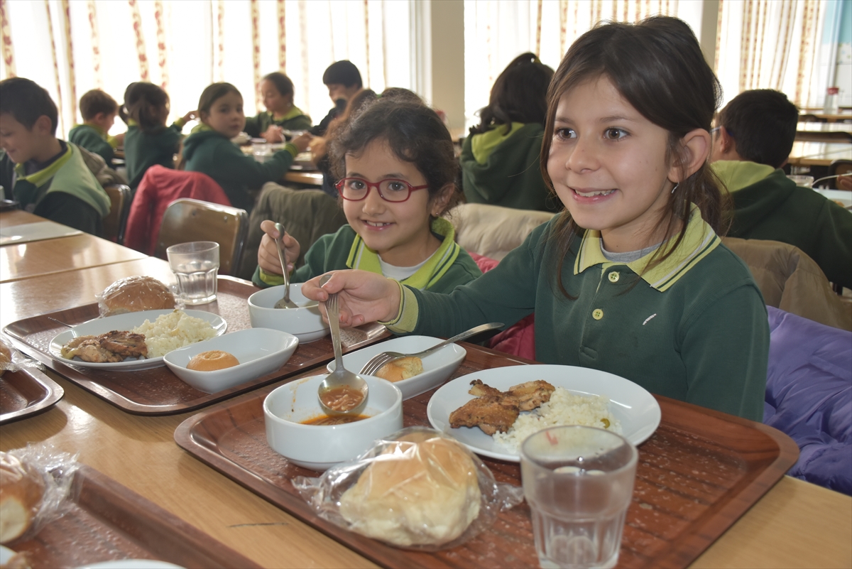 Kars’ta 10 bin 255 öğrenciye ücretsiz yemek veriliyor