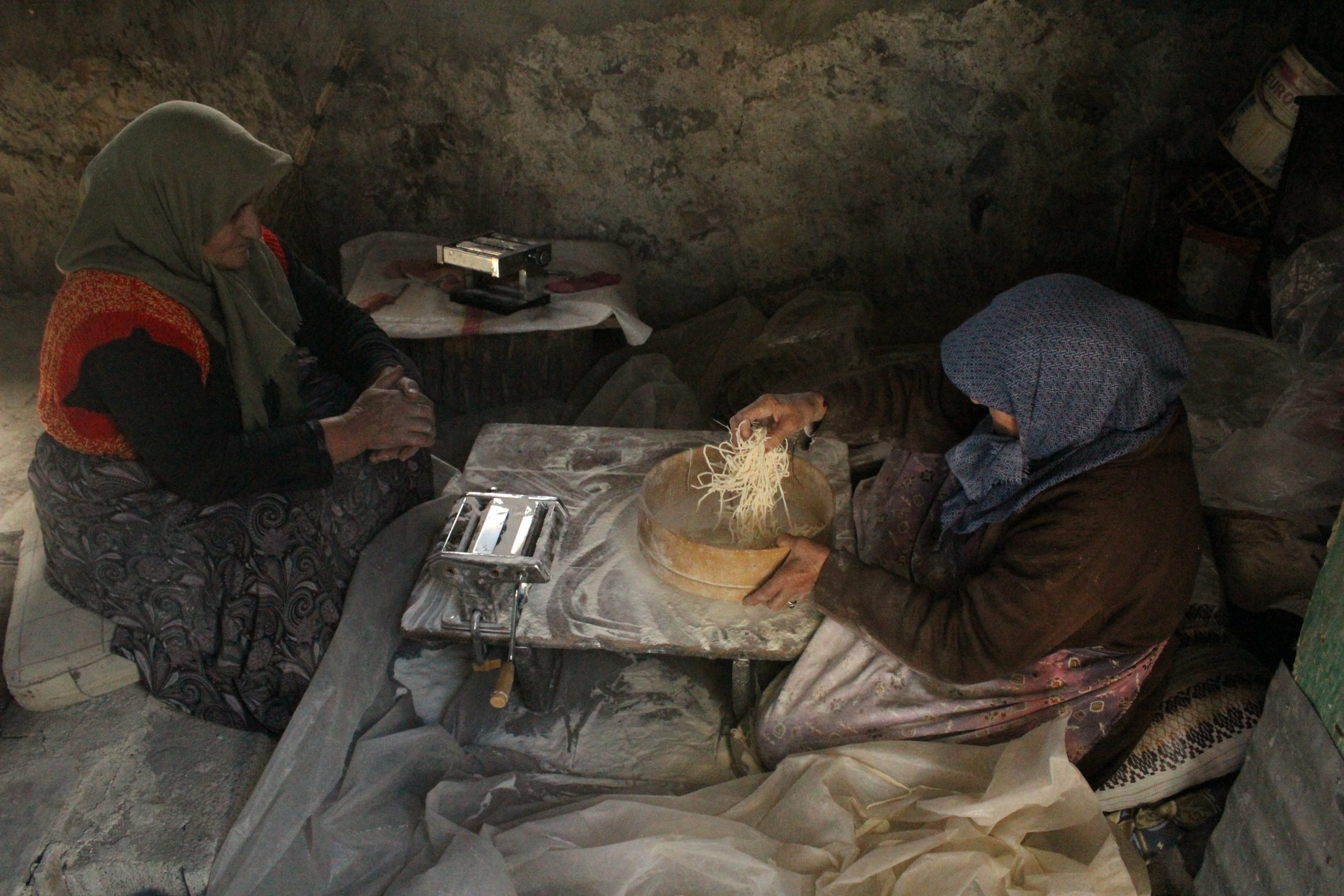 Kars’ta kadınların ürettikleri erişteler kış sofralarına lezzet katıyor