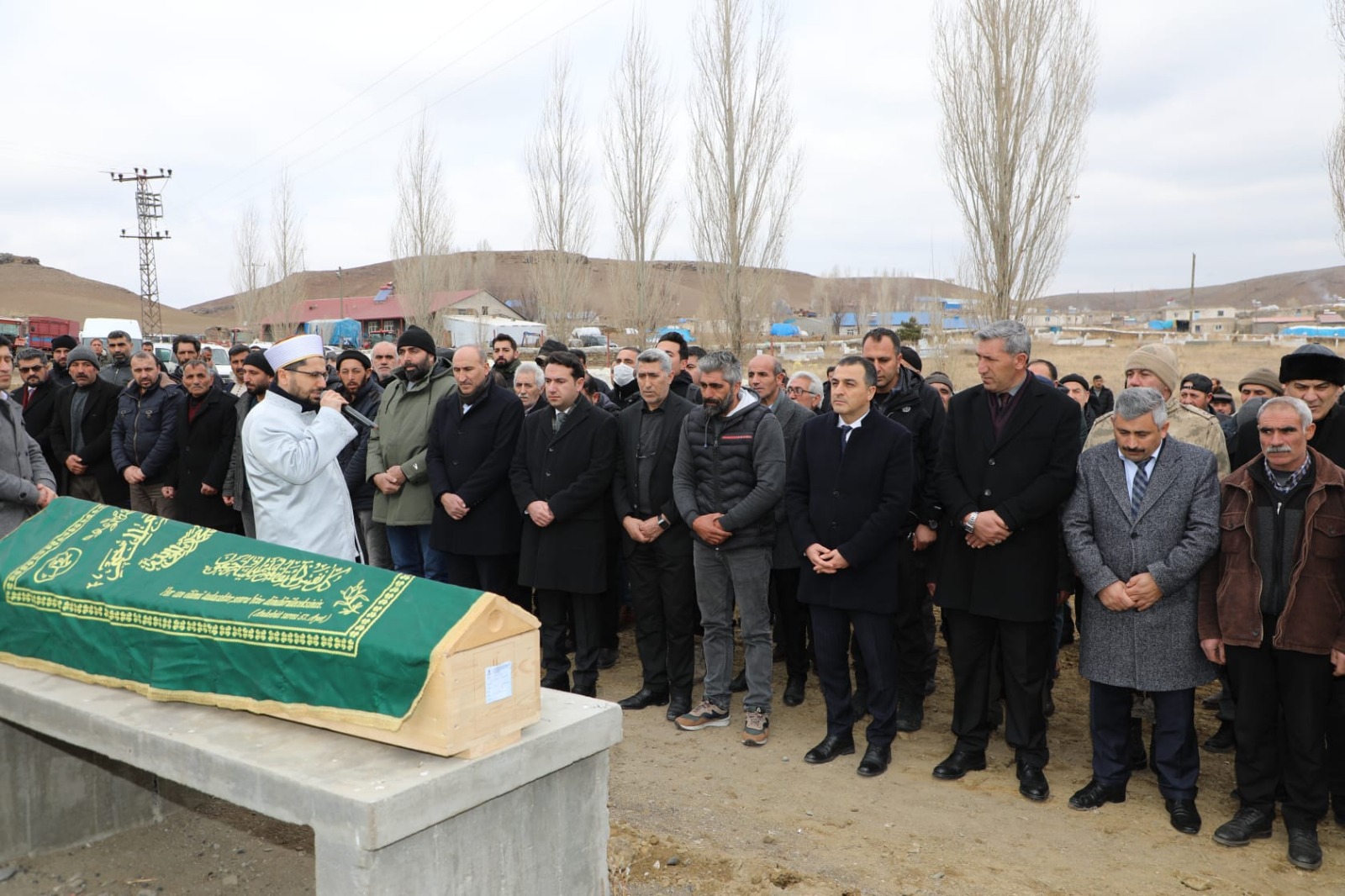 Kars’ta servisin devrilmesi sonucu hayatını kaybeden öğrencinin cenazesi toprağa verildi