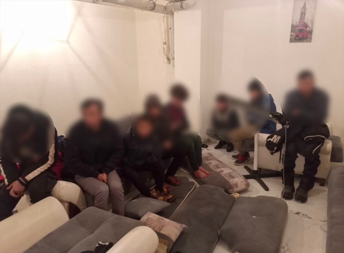 Van’da 8 düzensiz göçmen yakalandı