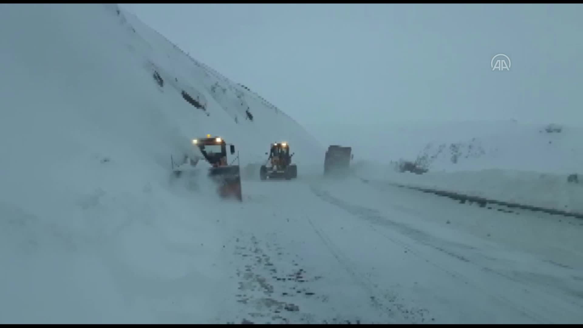 Ardahan ve Kars’ta karla mücadele çalışması sürüyor