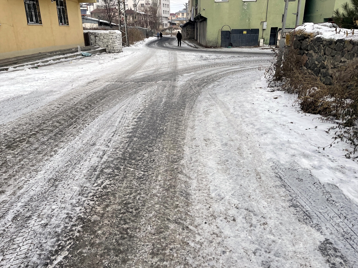 Doğu Anadolu’da kar yağışı etkisini sürdürüyor