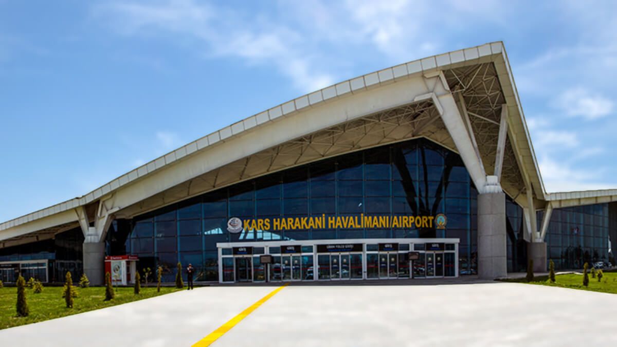 Kars Harakani Havalimanı uluslararası uçuşlara açıldı!
