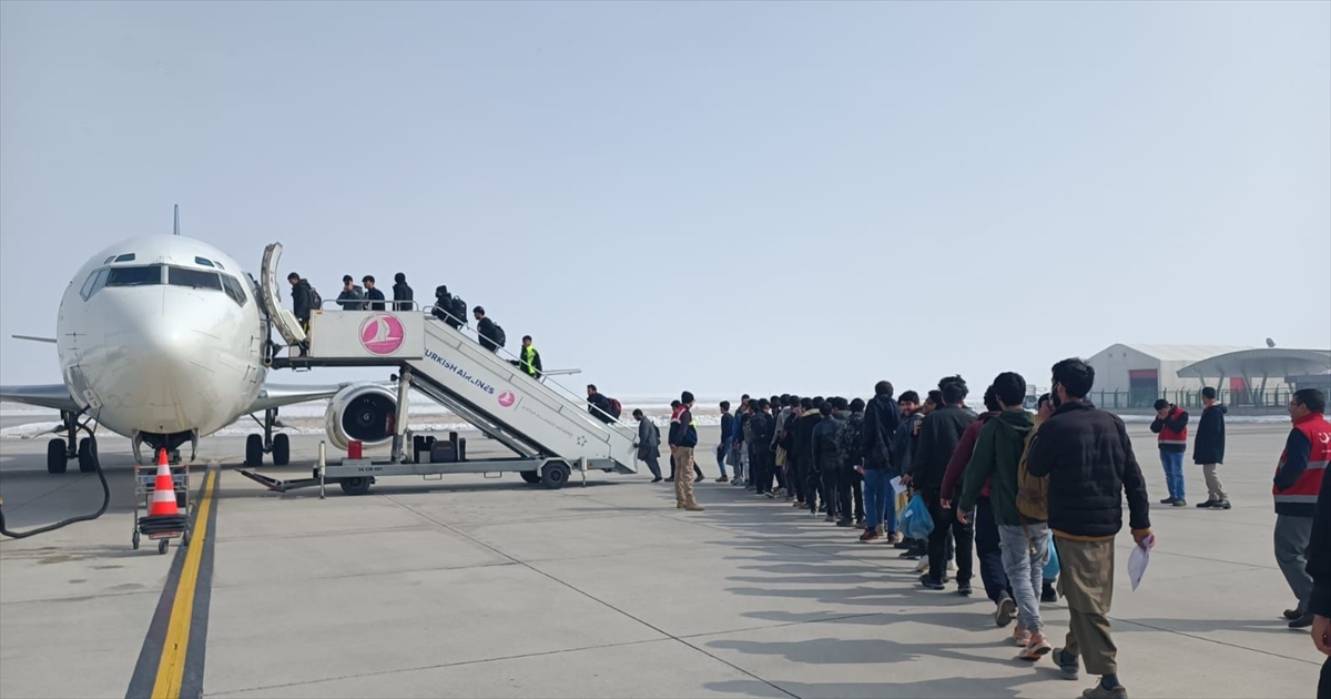 Ağrı’da 136 düzensiz göçmen sınır dışı edildi