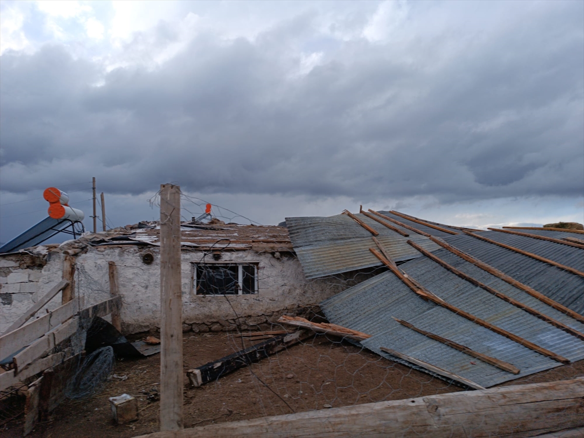 Ardahan'da şiddetli rüzgar nedeniyle