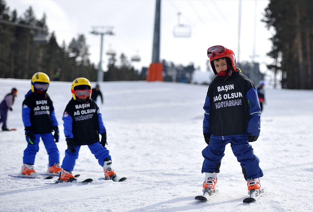 Kars’ta çocuk kayakçılar “siyah deprem yelekleriyle” antrenmanlara başladı