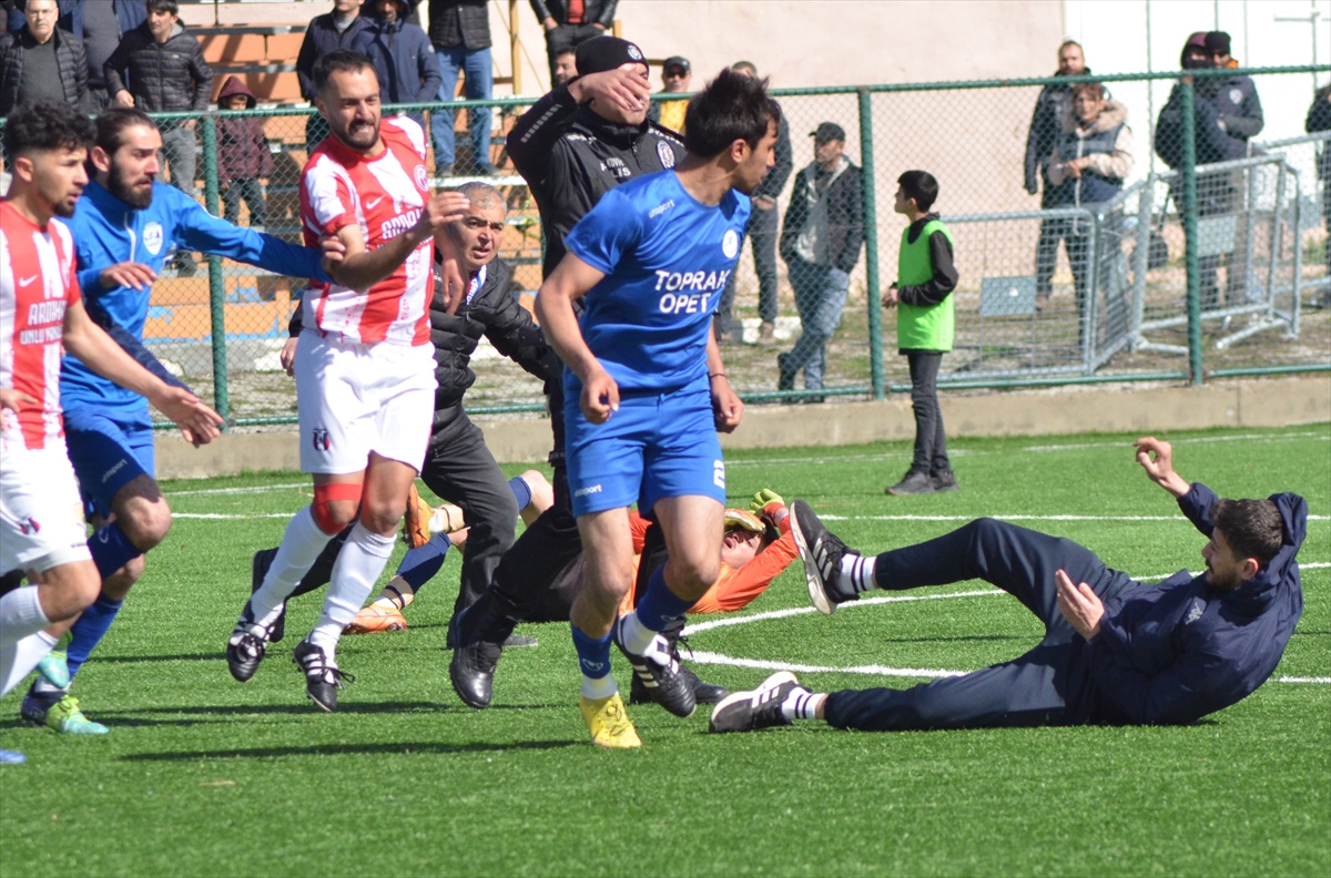 Ardahan'da amatör ligde oynanan