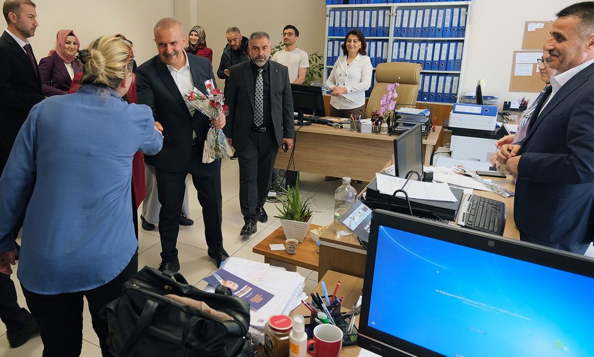 AK Parti Van Milletvekili adayı Kayatürk seçim çalışmalarını sürdürüyor