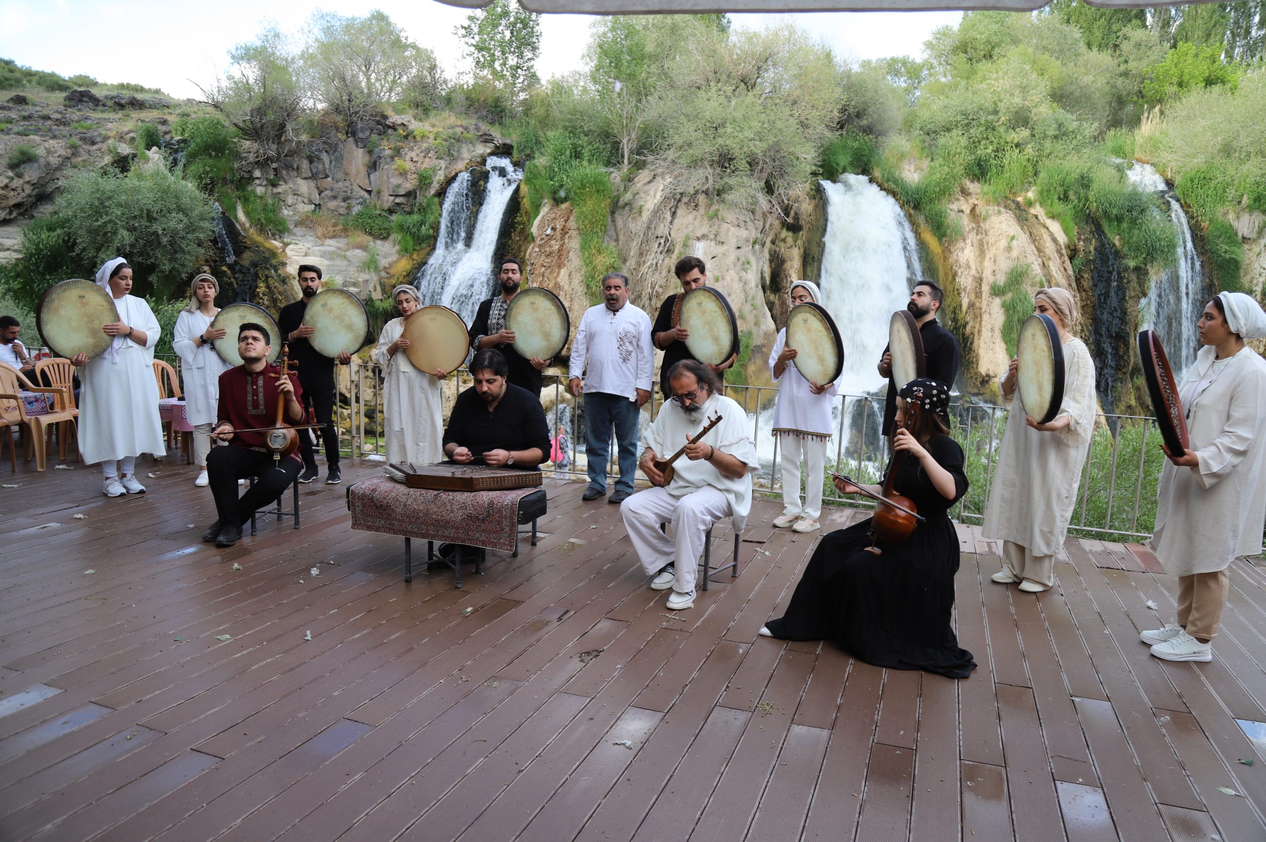 İranlı müzisyenler Van’da konser verdi