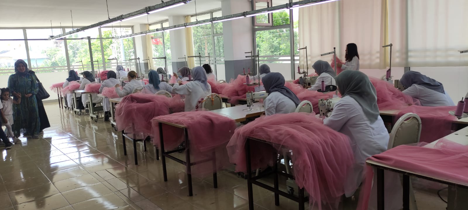 Kağızman’da açılan tekstil atölyesi 350 kişiye istihdam kapısı olacak
