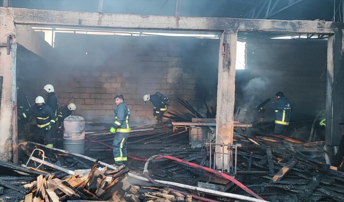 Van’da Marangozlar Sitesi’nde çıkan yangın söndürüldü