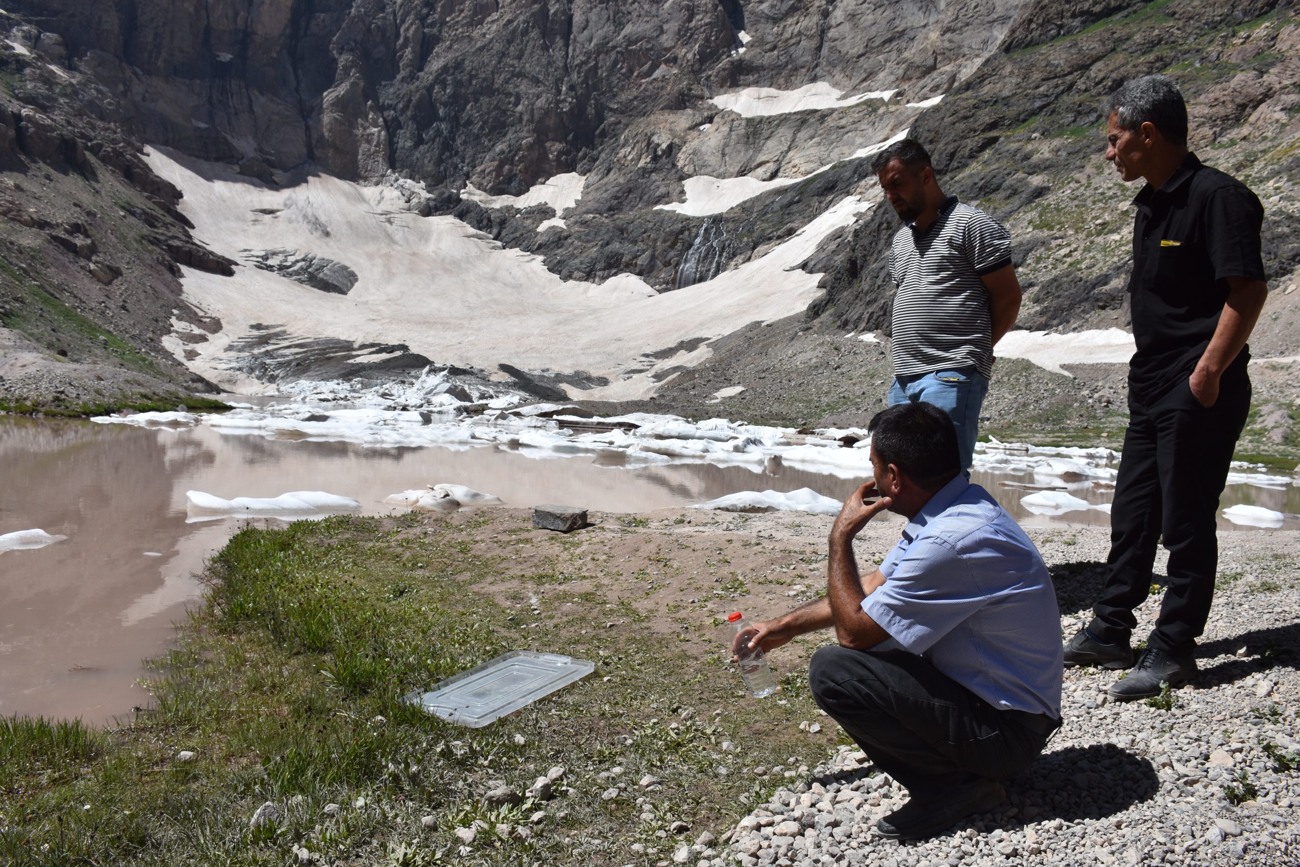 Hakkari’de Cilo Buzullarında kaybolan 2 kişiyi arama çalışmaları sürüyor