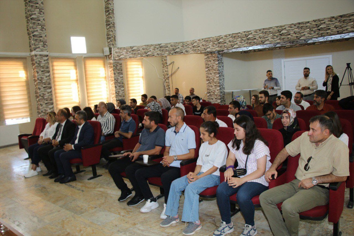 Edremit Belediyesi YKS’de başarı gösteren öğrencileri ödüllendirdi