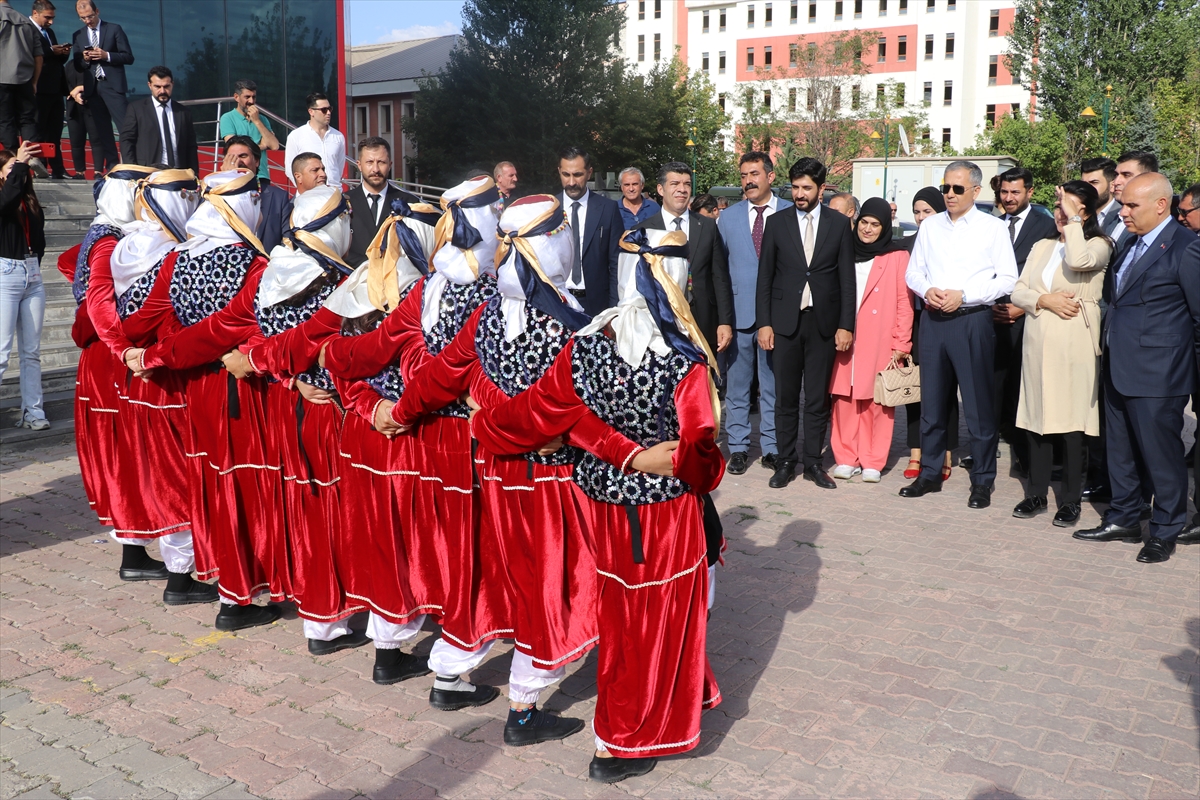 İçişleri Bakanı Ali Yerlikaya, Ağrı’da ziyaretlerde bulundu