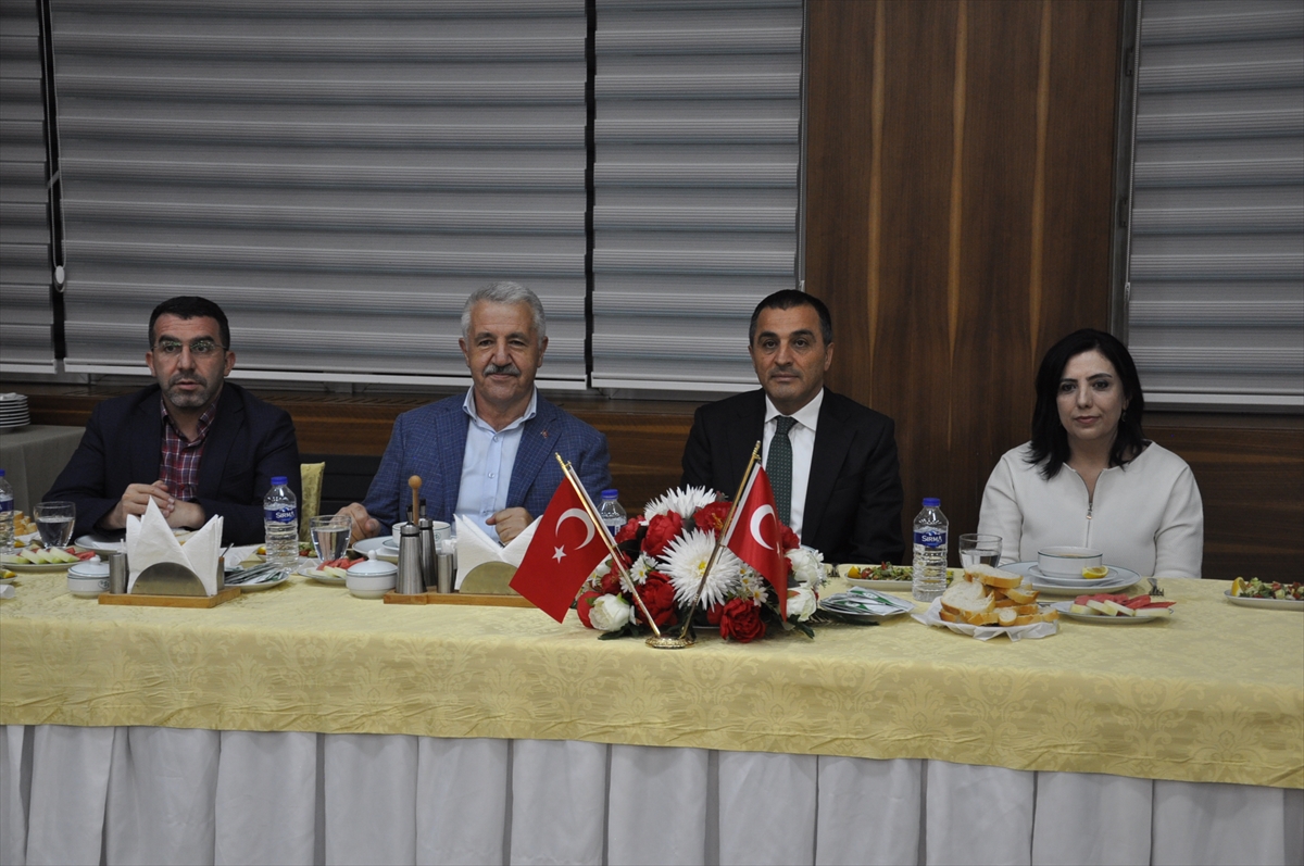 Kars Valisi ve Belediye Başkan Vekili Türker Öksüz’e veda programı düzenlendi