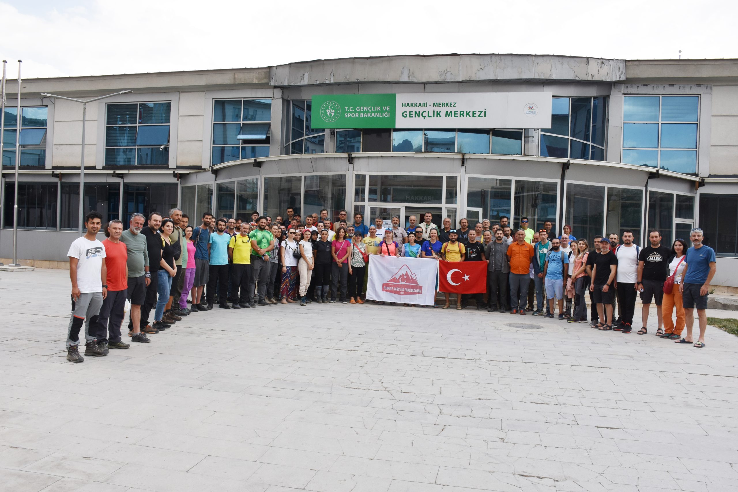 Türkiye Dağcılık Federasyonunun tırmanış eğitimi Hakkari’de başladı