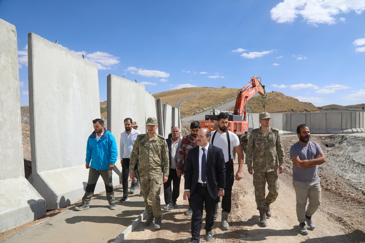 Başkale-İran sınırında güvenlik duvarı inşa çalışmaları sürüyor