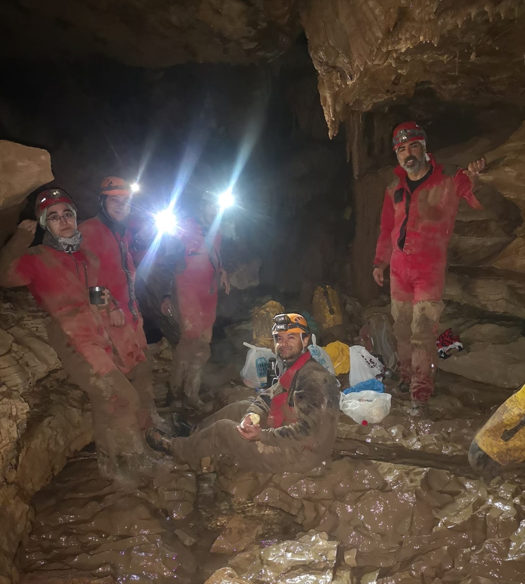 Profesyonel mağaracılar Hakkari’deki 3 mağarada araştırma yaptı