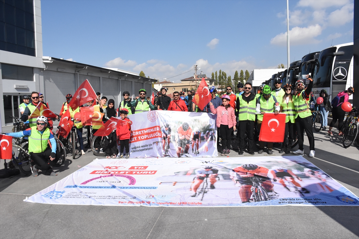 Van’da “100. Yıl Cumhuriyet Bisiklet Turu” etkinliği düzenlendi