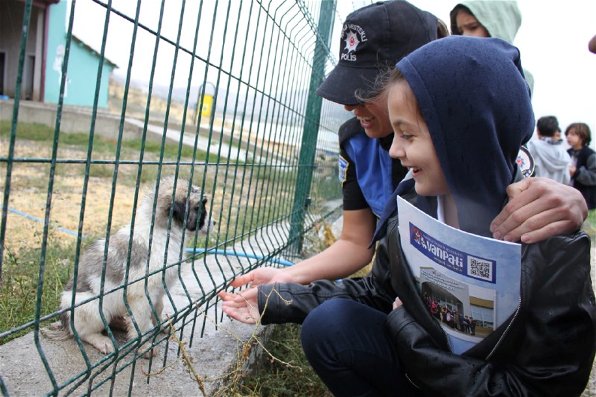Van’da “4 Ekim Dünya Hayvanları Koruma Günü” etkinliği düzenlendi