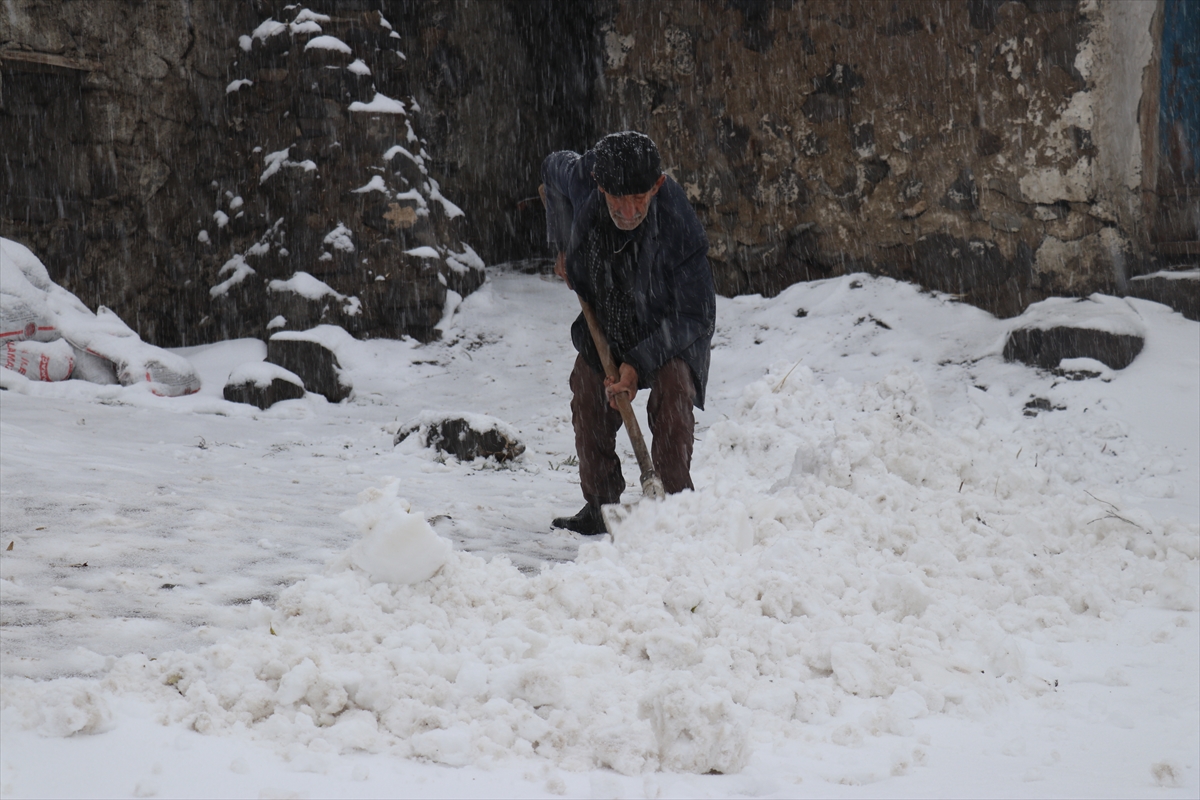 Ağrı, Kars ve Ardahan’da kar yağışı etkili oluyor