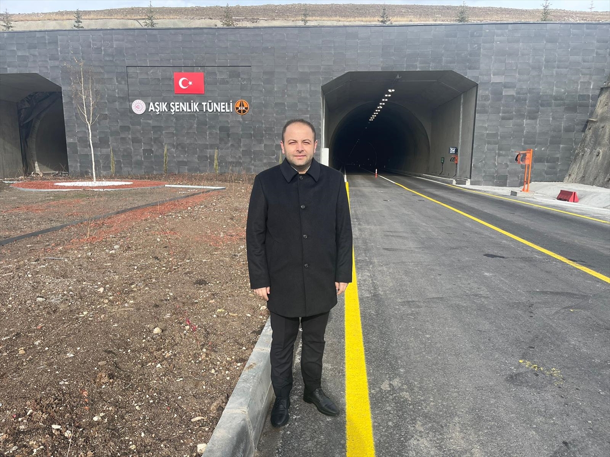 Ardahan Milletvekili Koç, bir tüpü faaliyete giren Aşık Şenlik Tüneli’nde incelemede bulundu