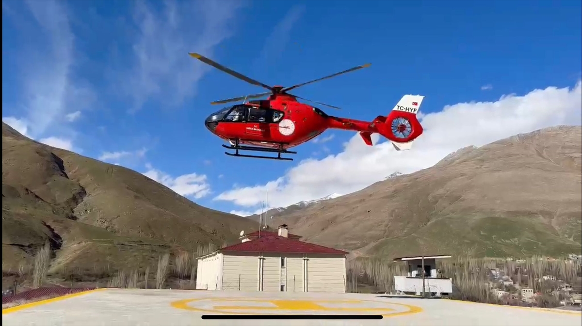 Van’da “femur kırığı” olan hasta, ambulans helikopterle hastaneye ulaştırıldı