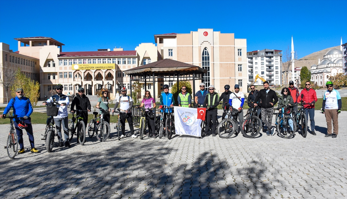 Van’da öğretmenler kurdukları bisiklet topluluğuyla hareketli yaşamı özendiriyor