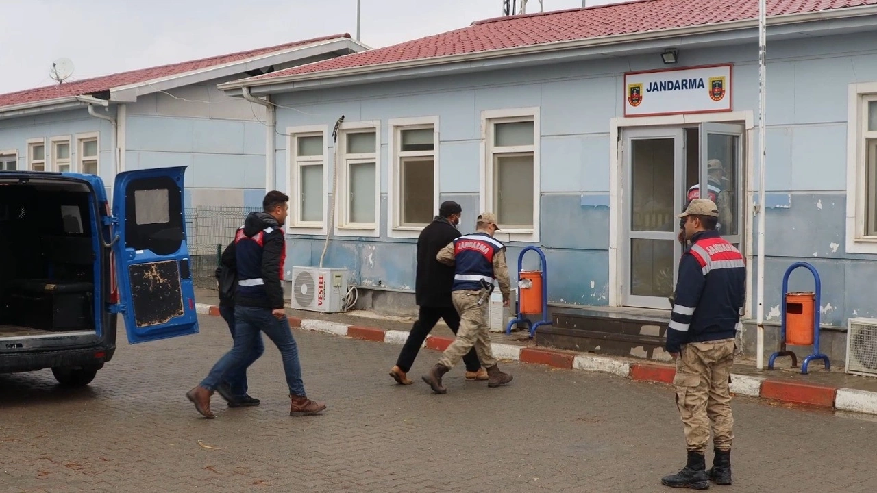 Ağrı’da göçmen kaçakçılığı operasyonunda 3 şüpheli tutuklandı