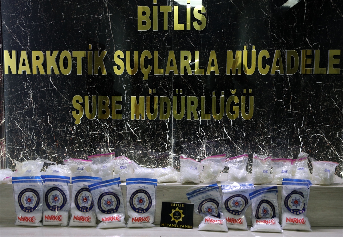 Bitlis'te 10 kilo 190 gram sentetik uyuşturucuyla yakalanan yabancı uyruklu 2 kadın tutuklandı