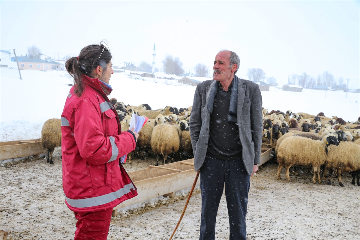 Doğu'daki veteriner hekimler ağır kış koşullarında hayvanların tedavisini aksatmıyor