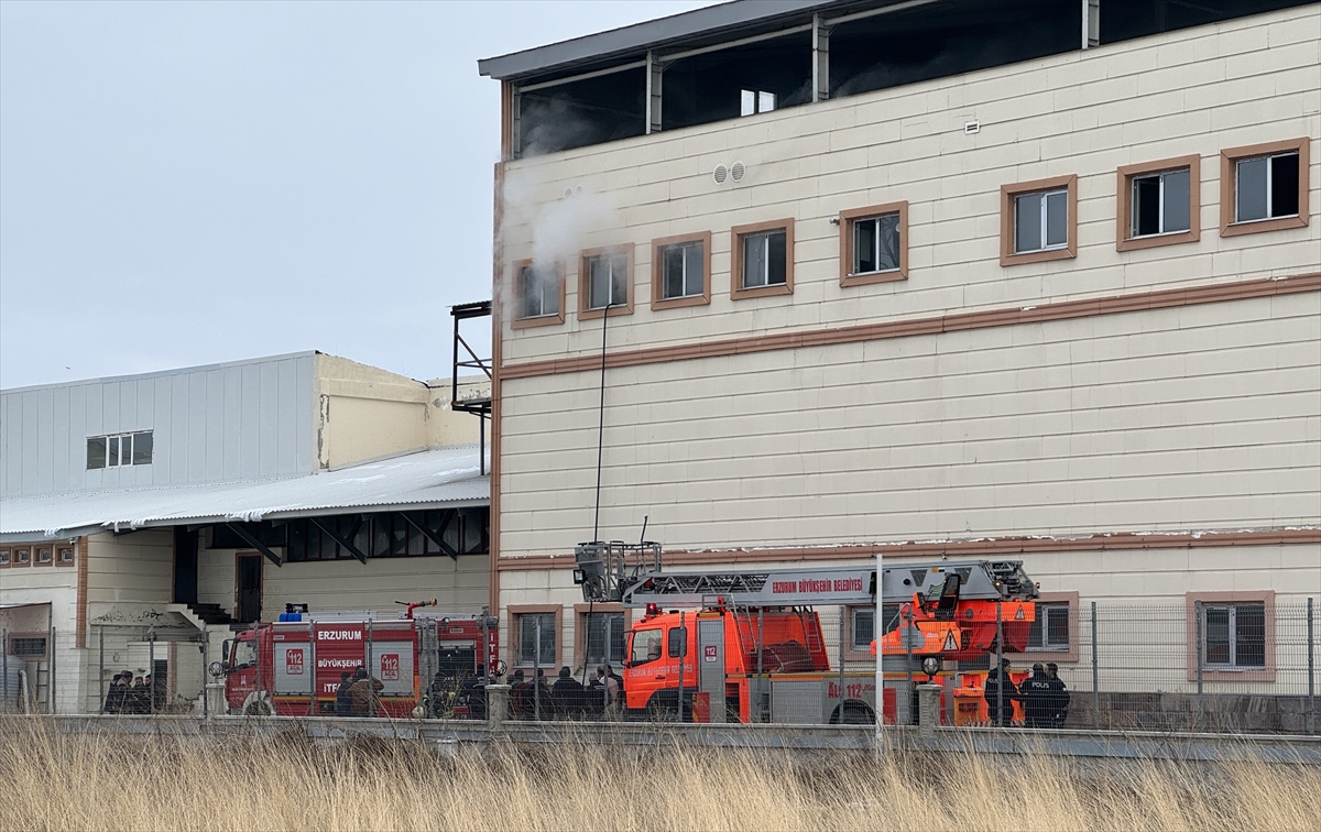 Erzurum'da et işleme fabrikasında çıkan yangın söndürüldü