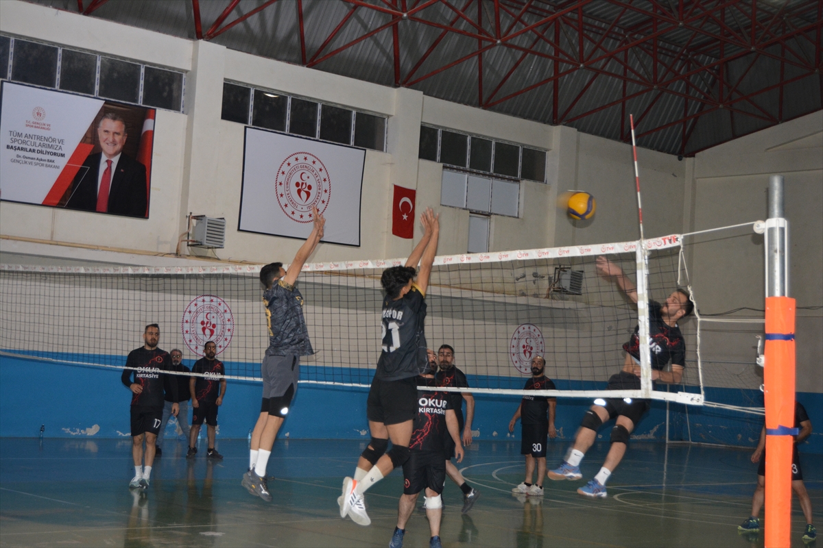 Şemdinli’de voleybol turnuvası sona erdi
