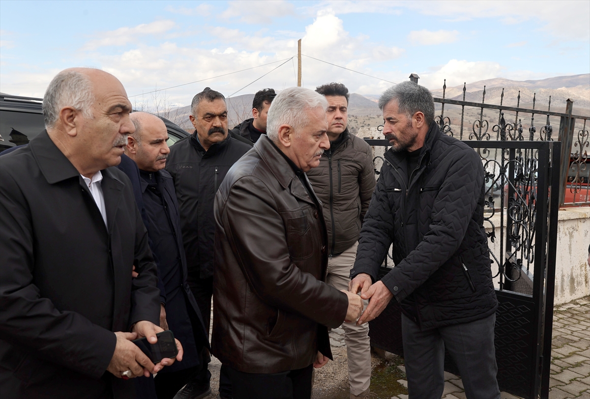 Binali Yıldırım, Erzincan'daki maden ocağında toprak altında kalanların ailelerini ziyaret etti