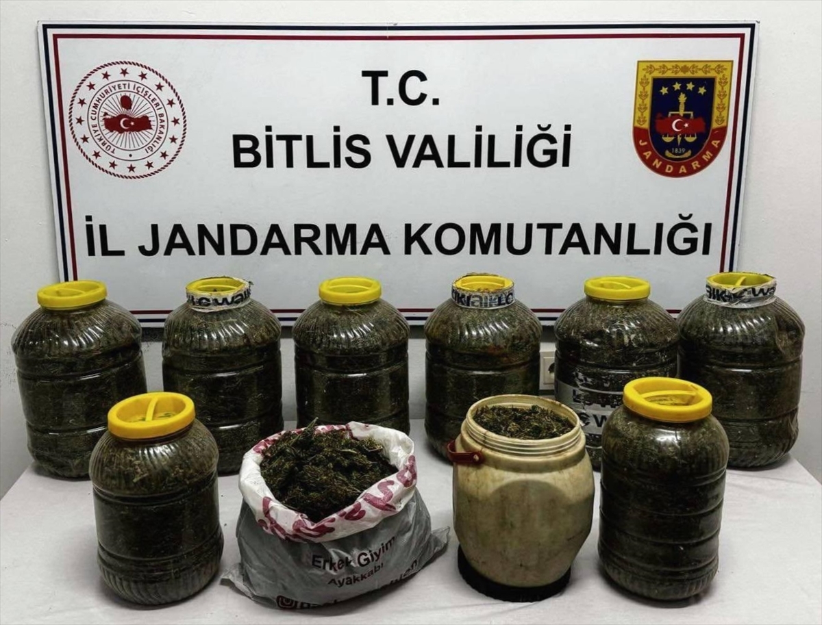 Bitlis'te bir araçta 11 kilo 450 gram uyuşturucu ele geçirildi