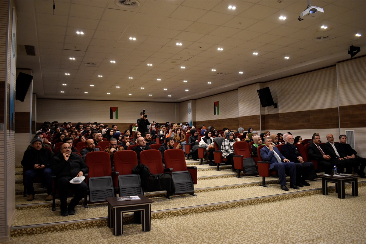 Bitlis'te “Bir Darbenin Anatomisi 28 Şubat Üzerine Mülahazalar” konferansı düzenlendi