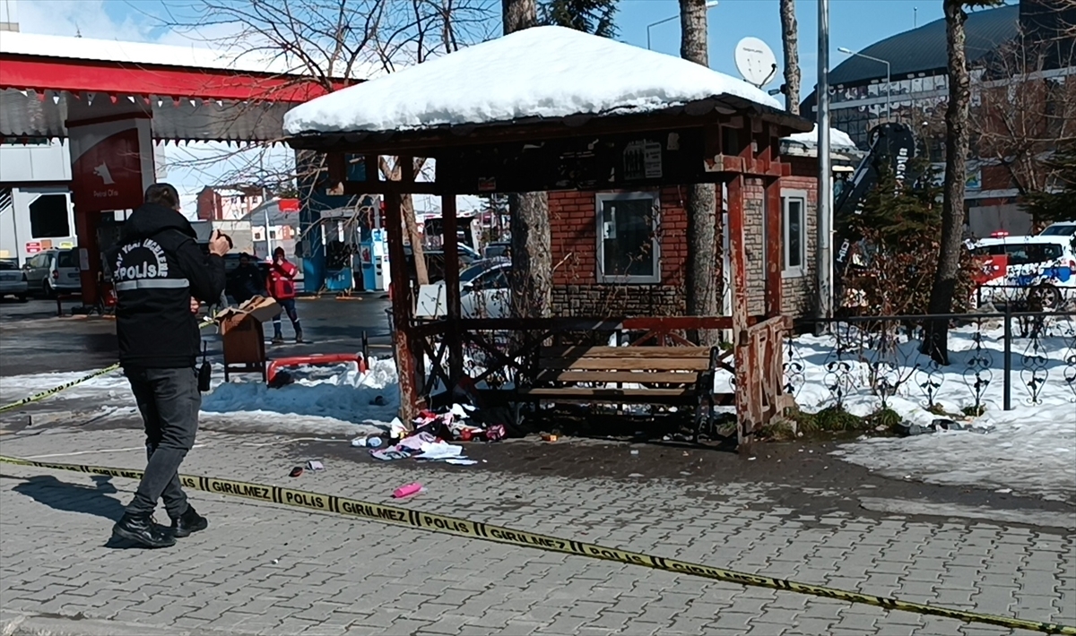 Bitlis'te şüpheli valiz fünye ile patlatıldı
