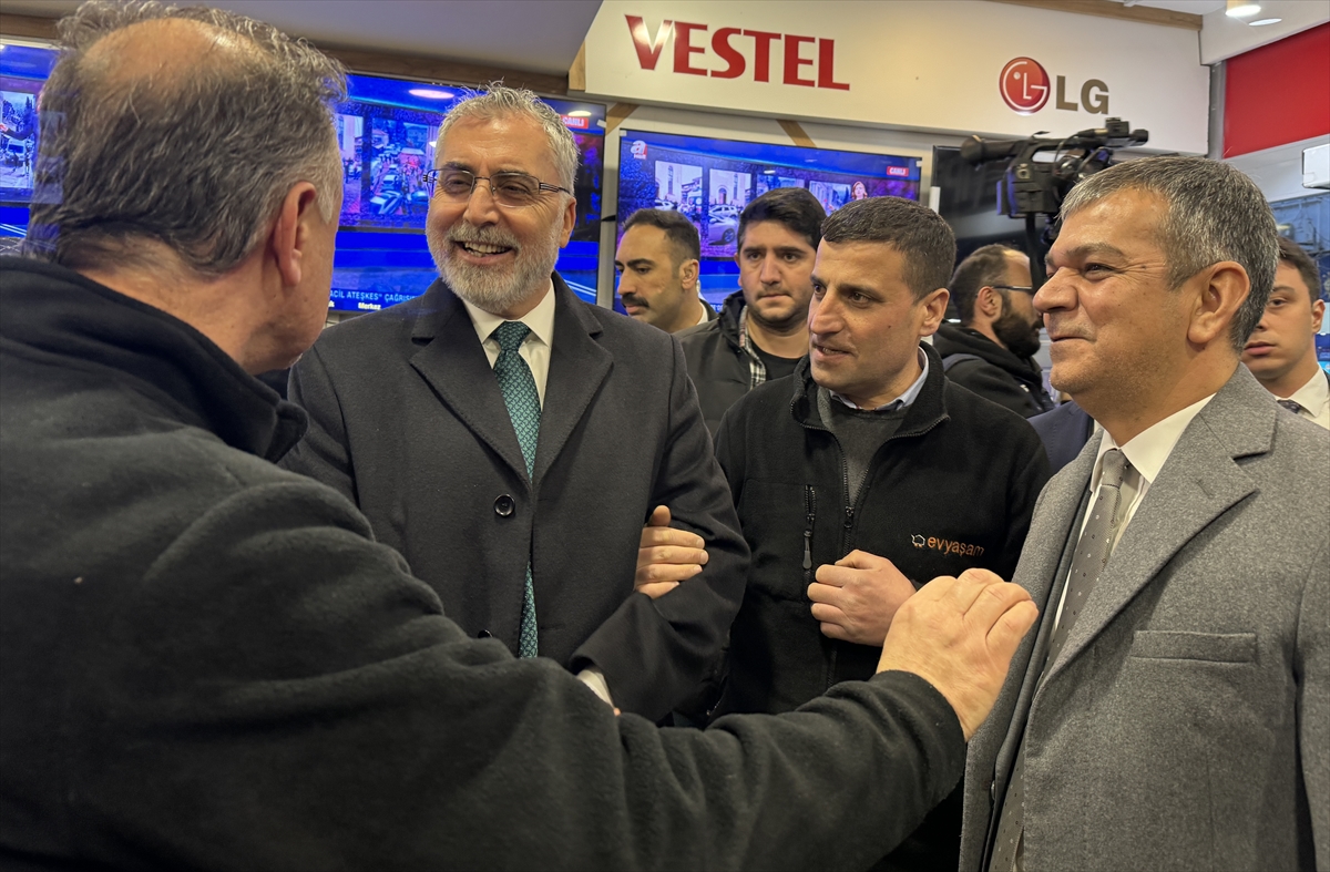 Çalışma ve Sosyal Güvenlik Bakanı Işıkhan, Elazığ'da ziyaretlerde bulundu