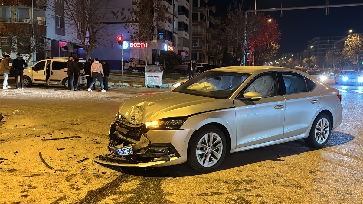 Elazığ'da trafik kazasında 6 kişi yaralandı