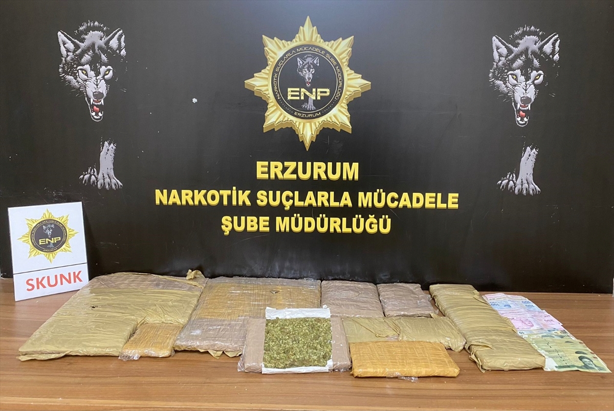 Erzurum'da aracında 8 kilogram uyuşturucu bulunan zanlı tutuklandı