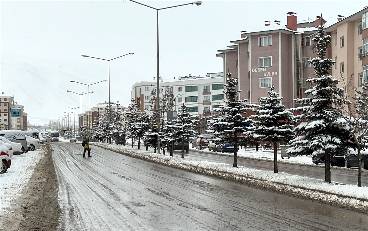 Erzurum, Kars, Ardahan ve Tunceli’de kar yağışı etkili oldu
